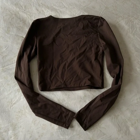 Dark brown Aritzia long sleeve Babaton top size xs - Picture 3 of 3